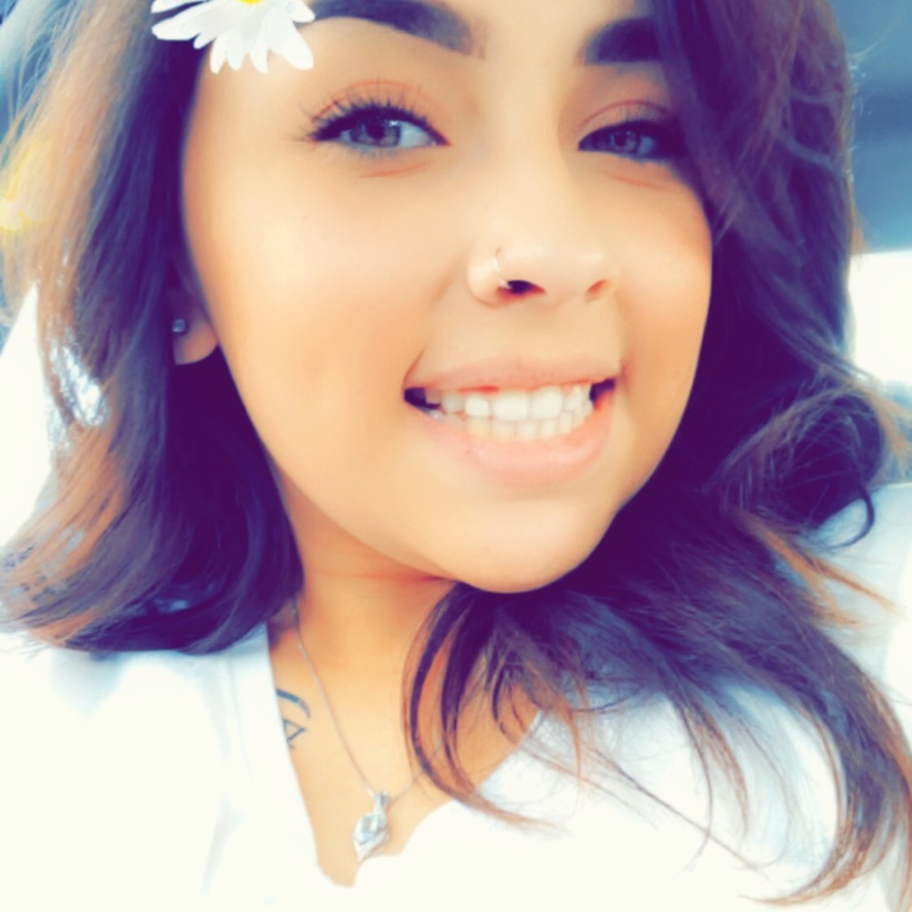 Meet your Posher, Yesenia